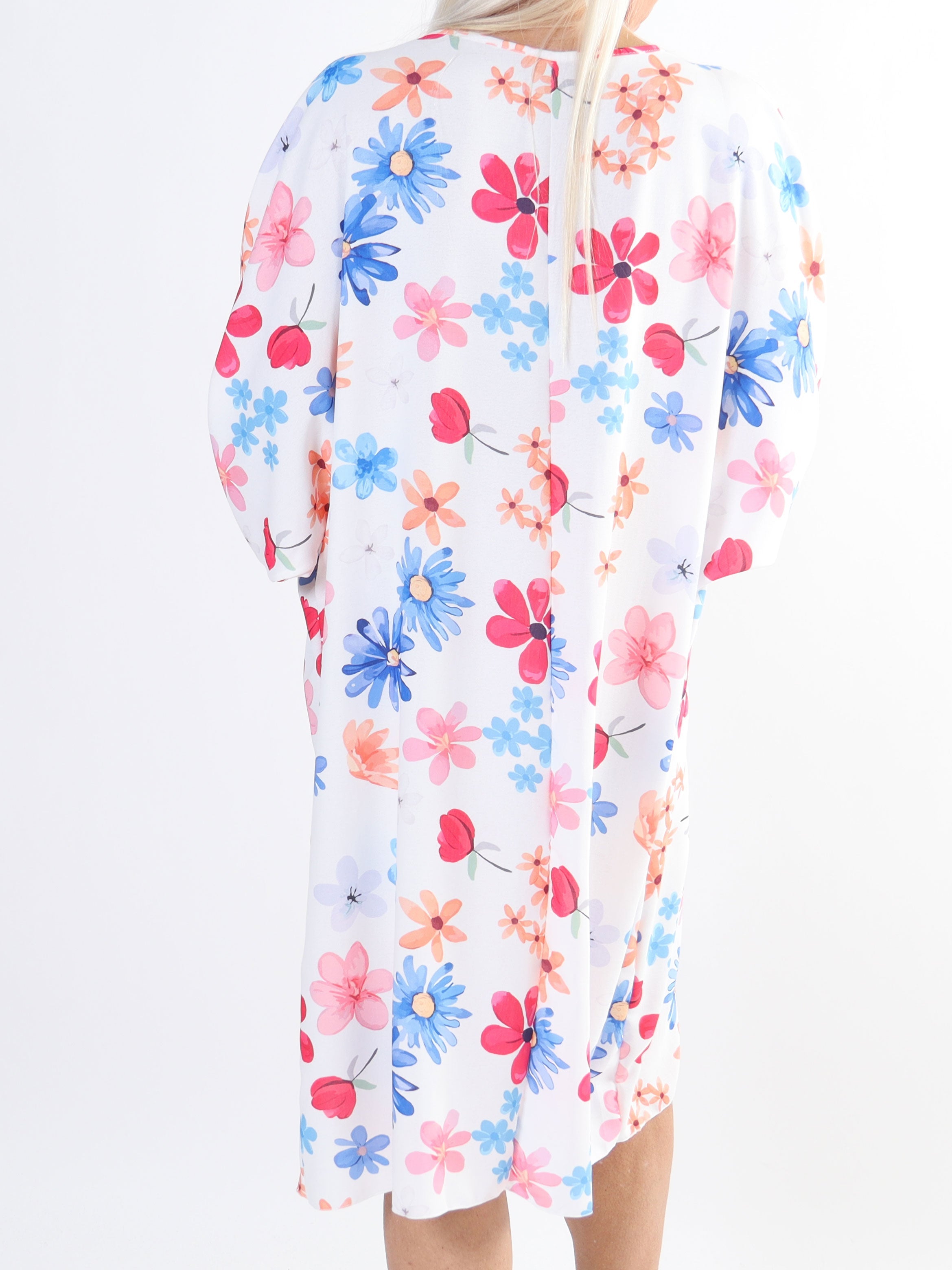 Sabina - Löst sittande klänning med blommönster i plusstorlek